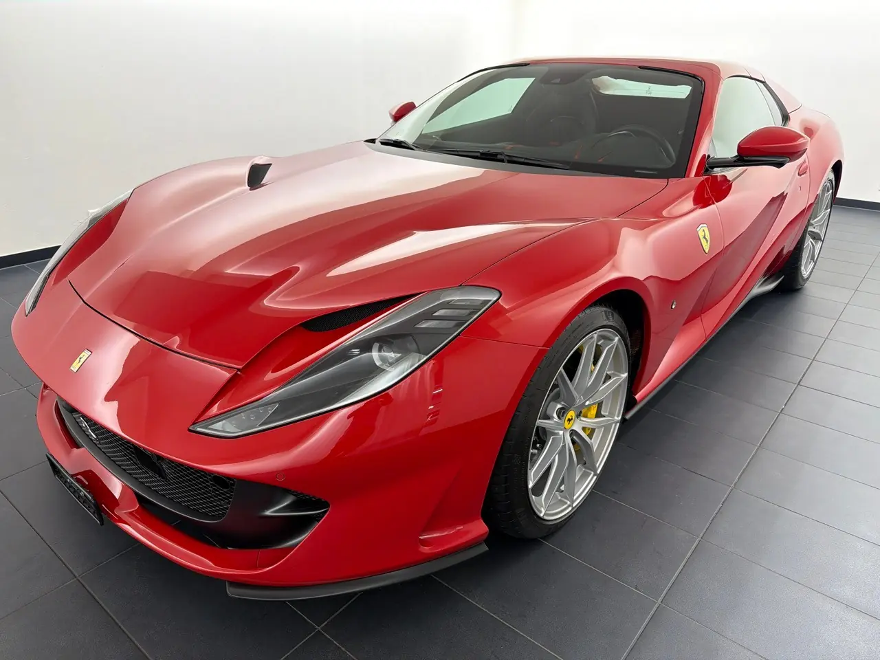 Ferrari 812 GTS 2020 — Le cabriolet V12 ultime, 7300 km seulement