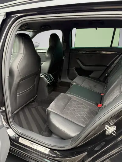 Škoda Superb Combi 2.0 TDi SportLine+ 4x4 — Monospace diesel robuste, 126 000 km, traction intégrale — Thumbnail 11