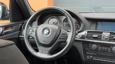 BMW X3 xDrive 20d — Pack M, cuir et technologie, SUV diesel affirmé — Miniatura 12