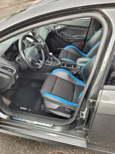 Ford Focus 2.3 EcoBoost RS AWD — Berline sportive 350 ch, révision moteur 2025 — interior