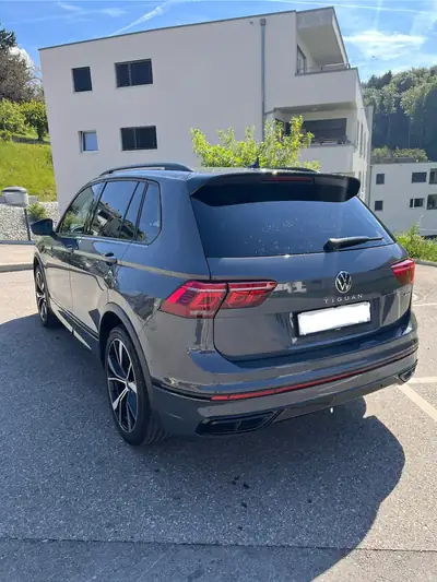 VW Tiguan 2.0 TDI R-Line — SUV fiable 85'000 km, motorisation efficace — côté