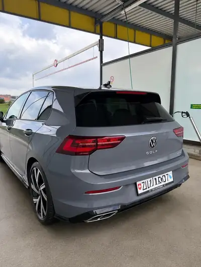 VW Golf 8 eTSI R-Line DSG — Hybride essence performant, 51'100 km seulement — rear view