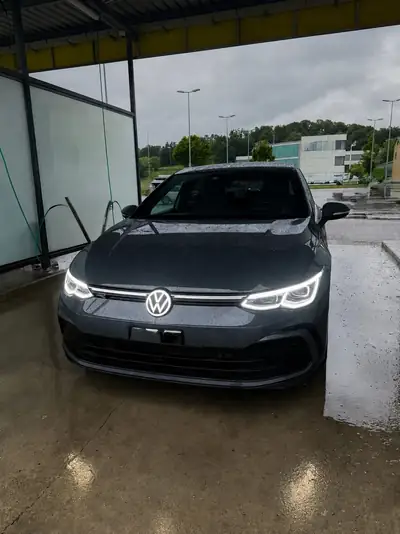 VW Golf 8 eTSI R-Line DSG — Hybride essence performant, 51'100 km seulement — side view