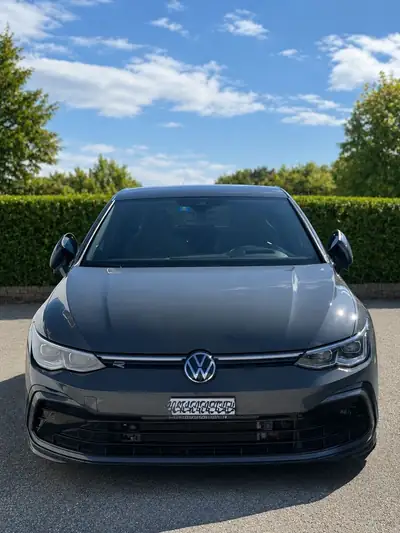 VW Golf 8 eTSI R-Line DSG — Hybride essence performant, 51'100 km seulement — exterior view