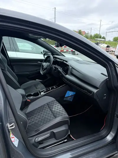 VW Golf 8 eTSI R-Line DSG — Hybride essence performant, 51'100 km seulement — detail
