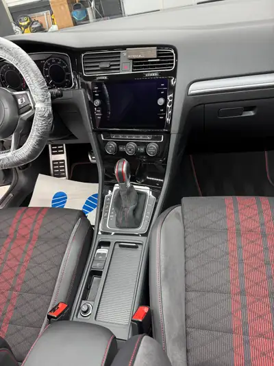 VW Golf GTI TCR — Sportive compacte 290 ch, transmission semi-automatique — détail