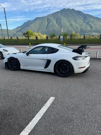 Porsche 718 Cayman GT4 RS PDK Weissach — Sportive extrême, 5650 km seulement — interior