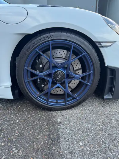 Porsche 718 Cayman GT4 RS PDK Weissach — Sportive extrême, 5650 km seulement — Thumbnail 7