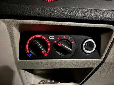 Volkswagen T6 2.0 TDI 180 DSG 4Motion — Van aménagé robuste, transmission intégrale — Miniature 13
