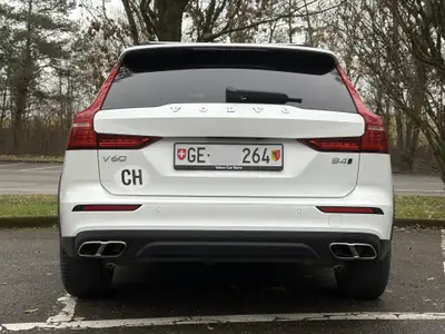 Volvo V60 Cross Country B4 Mild Hybrid AWD — SUV familial sophistiqué, garantie Swiss Premium incluse — Miniature 7