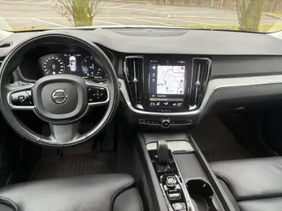 Volvo V60 Cross Country B4 Mild Hybrid AWD — SUV familial sophistiqué, garantie Swiss Premium incluse — Miniature 11