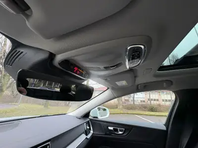 Volvo V60 Cross Country B4 Mild Hybrid AWD — SUV familial sophistiqué, garantie Swiss Premium incluse — Miniature 16