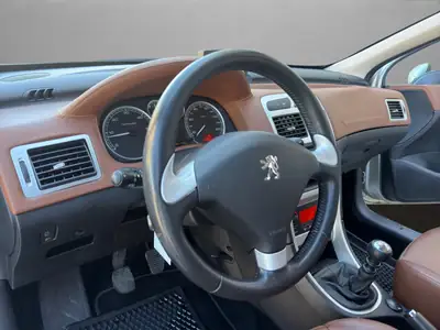 Peugeot 307 Break 2.0 HDI — Diesel fiable, attelage 1400 kg, cuir premium — Thumbnail 10