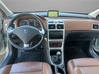 Peugeot 307 Break 2.0 HDI — Diesel fiable, attelage 1400 kg, cuir premium — Thumbnail 14