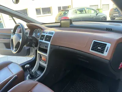 Peugeot 307 Break 2.0 HDI — Diesel fiable, attelage 1400 kg, cuir premium — Thumbnail 27