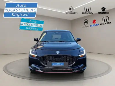 Suzuki Swift 1.2 Tradizio Hybrid 4x4 — Citadine polyvalente, hybride et tout-terrain — Heckansicht