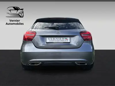Mercedes-Benz A 180 — Berline compacte automatique, faible kilométrage et garantie 12 mois — tableau de bord