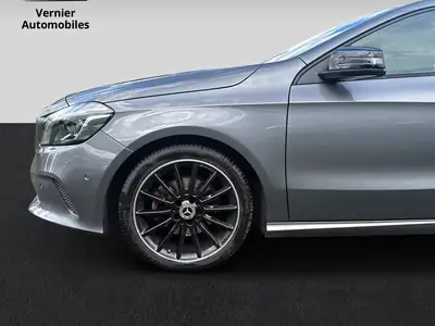 Mercedes-Benz A 180 — Berline compacte automatique, faible kilométrage et garantie 12 mois — Miniature 8