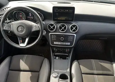 Mercedes-Benz A 180 — Berline compacte automatique, faible kilométrage et garantie 12 mois — Miniature 11
