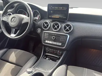 Mercedes-Benz A 180 — Berline compacte automatique, faible kilométrage et garantie 12 mois — Miniature 13