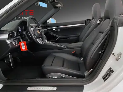 Porsche 911 Carrera 4S Cabrio — Roadster mythique, 450 ch et toutes roues motrices — côté