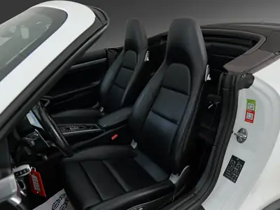 Porsche 911 Carrera 4S Cabrio — Roadster mythique, 450 ch et toutes roues motrices — arrière