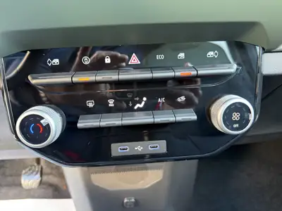 Dacia Spring 27 kWh Extreme — Citadine électrique compacte, garantie constructeur complète — Thumbnail 16
