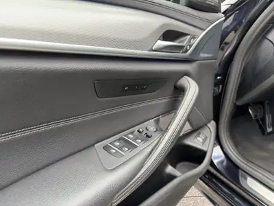 BMW 540i xDrive M Sport — Berline de prestige, première main, 74'000 km — Miniatura 12