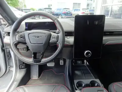 Ford Mustang MACH-E AWD 75 kWh — SUV électrique haute performance, 82'000 km seulement — Thumbnail 9
