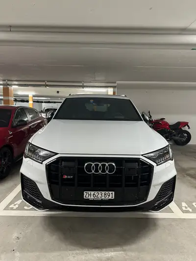 Audi SQ7 4.0 V8 TFSI — SUV 7 places haute performance, 34'000 km seulement — rear view