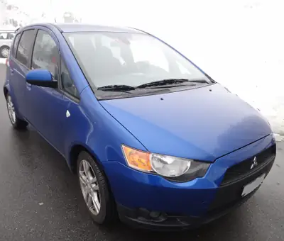 Mitsubishi Colt 1.3 16V — Citadine compacte et économique, seulement 14'800 km — interni