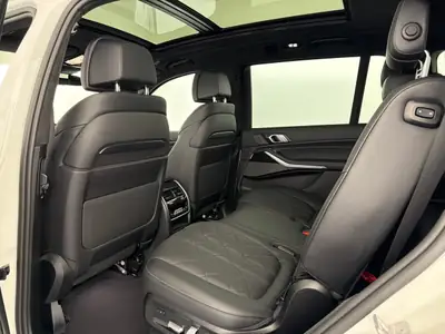 BMW X7 xDrive 48V 40d M Sport — SUV 7 places hybride diesel, première main — detail