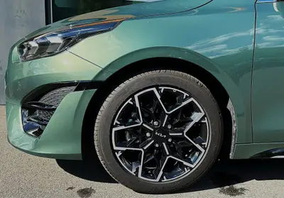 Kia ProCeed 1.5 T-GDi MHEV GT-Line — Break sportif hybride, 16'000 km seulement — detail