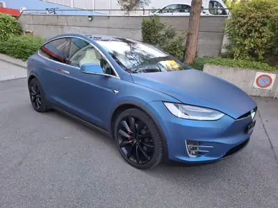 Tesla Model X Ludicrous Performance — SUV électrique 7 places, 795 ch, Autopilot avancé — vista esterna