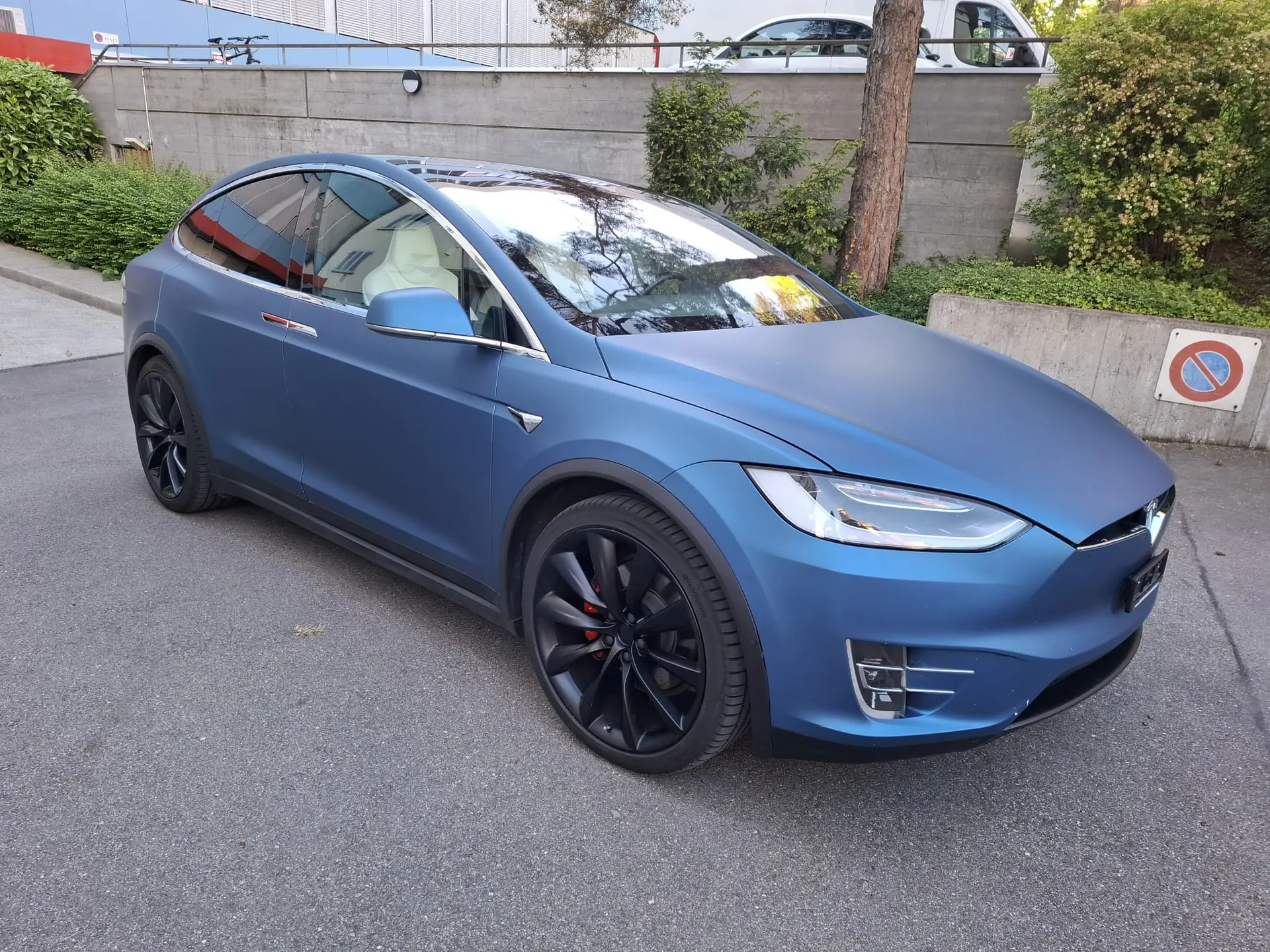 Tesla Model X Ludicrous Performance — SUV électrique 7 places, 795 ch, Autopilot avancé — vista esterna