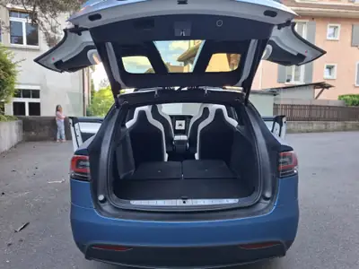 Tesla Model X Ludicrous Performance — SUV électrique 7 places, 795 ch, Autopilot avancé — Miniatura 9