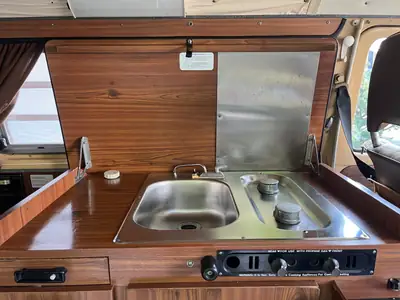 VW T2 Westfalia Campmobile 1979 — Légende du camping-car, 86 500 km — interni