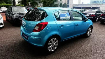 Opel Corsa 1.4 TP Color Edition — Citadine fiable, très bon état, pneus été/hiver inclus — tableau de bord