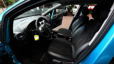 Opel Corsa 1.4 TP Color Edition — Citadine fiable, très bon état, pneus été/hiver inclus — Miniature 10