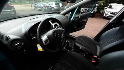 Opel Corsa 1.4 TP Color Edition — Citadine fiable, très bon état, pneus été/hiver inclus — Miniature 11