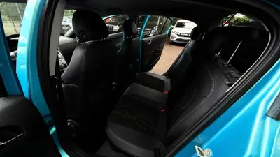 Opel Corsa 1.4 TP Color Edition — Citadine fiable, très bon état, pneus été/hiver inclus — Miniature 12