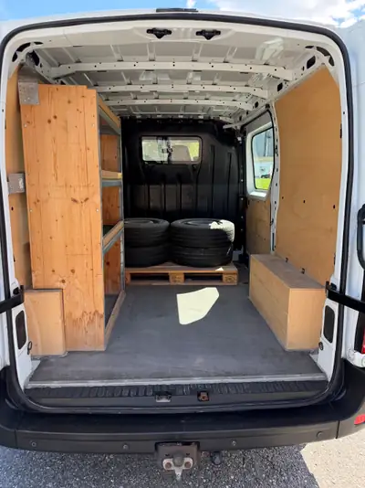 Renault Master 2.3 dCi 130 — Utilitaire robuste, frais du contrôle technique — intérieur