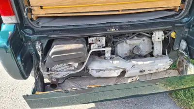 Subaru E12 Wagon 4WD — Routière polyvalente des années 90, intérieur aménagé — côté