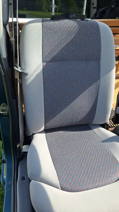Subaru E12 Wagon 4WD — Routière polyvalente des années 90, intérieur aménagé — détail