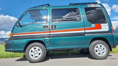 Subaru E12 Wagon 4WD — Routière polyvalente des années 90, intérieur aménagé — Miniature 11