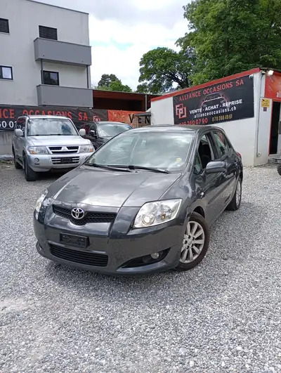 Toyota Auris 1.4 D-4D Linea Luna — Berline compacte fiable, faible consommation diesel — vue extérieure