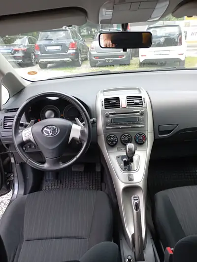 Toyota Auris 1.4 D-4D Linea Luna — Berline compacte fiable, faible consommation diesel — Miniature 8