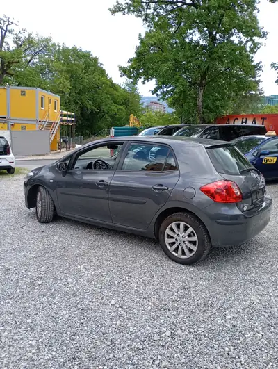 Toyota Auris 1.4 D-4D Linea Luna — Berline compacte fiable, faible consommation diesel — Miniature 9