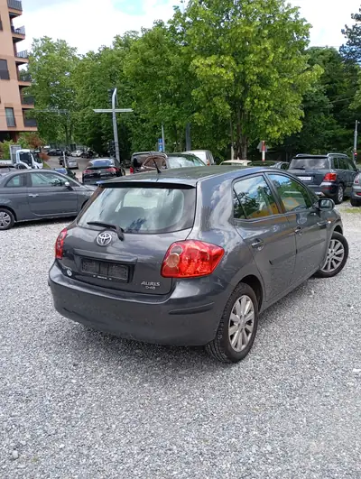 Toyota Auris 1.4 D-4D Linea Luna — Berline compacte fiable, faible consommation diesel — Miniature 12