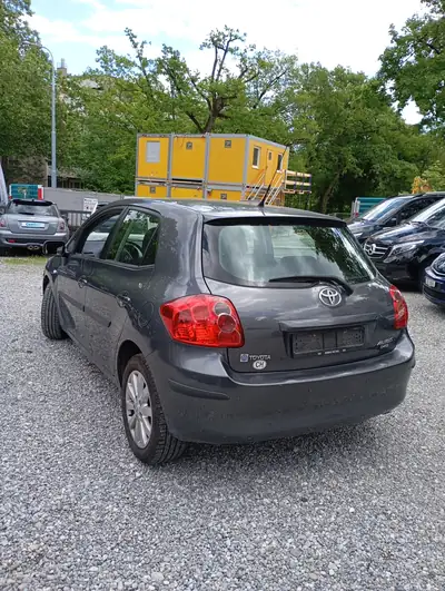 Toyota Auris 1.4 D-4D Linea Luna — Berline compacte fiable, faible consommation diesel — Miniature 10